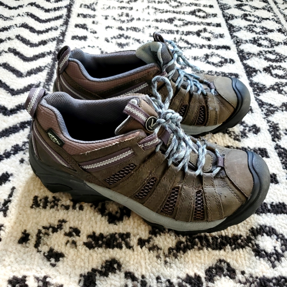 KEEN women's Koven Size 8